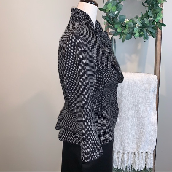 π»ββοΈ WHBM Peplum Blazer - Picture 5 of 13